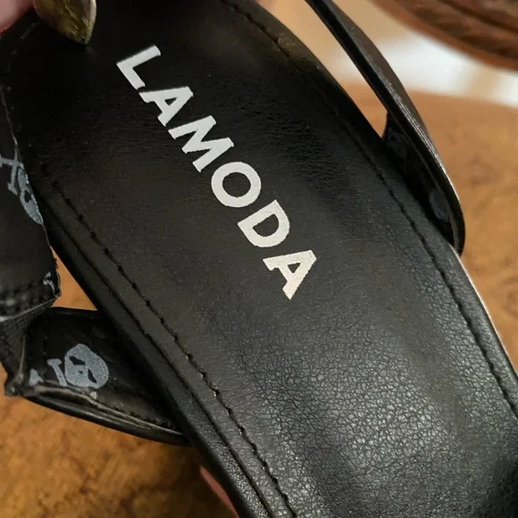 Dolls Kill Lamoda Future Stranger Pink Felt Heart Chunky Platform Heels - Picture 6 of 8